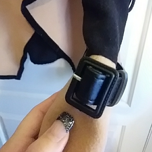 Beautiful jacket - Picture 3 of 4